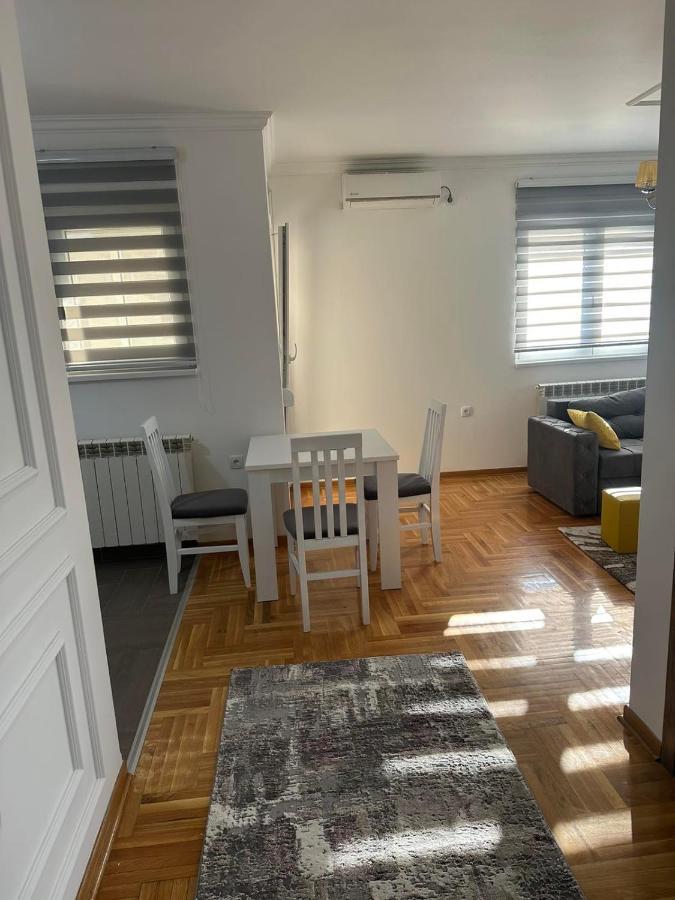 Port 2 Appartement Belgrado Buitenkant foto